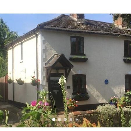 Cricketers Cottage B&B Уэст-Мейлинг Экстерьер фото