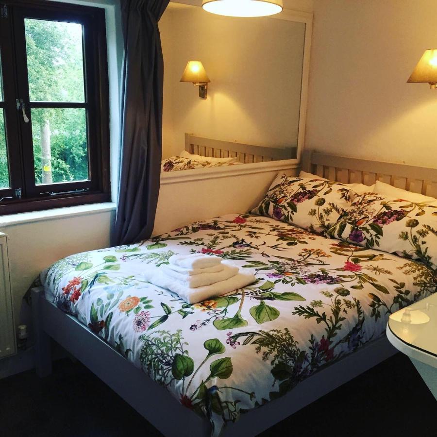 Cricketers Cottage B&B Уэст-Мейлинг Экстерьер фото